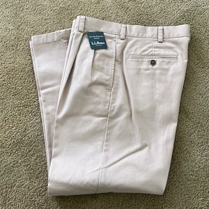 L.L. Bean pleated front chinos/khakis in Light Tan - NWT 32x30.